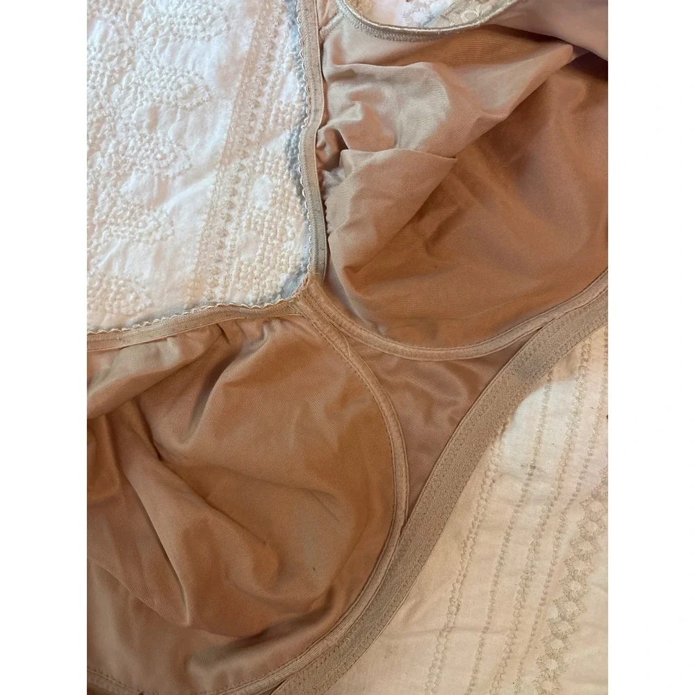 Playtex 18hr Full Figure‎ Beige Ultimate Lift & Support Wireless Bra, Size 42DDD